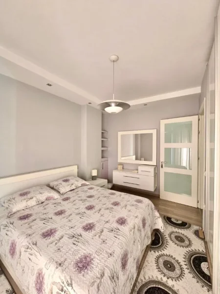 Tirane, jepet me qera apartament 2+1 , 80 m² 600 € 