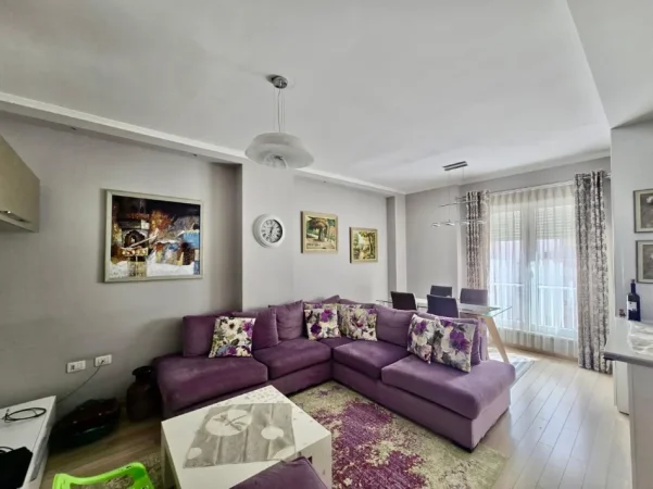 Tirane, jepet me qera apartament 2+1 , 80 m² 600 € 