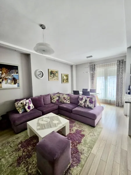 Tirane, jepet me qera apartament 2+1 , 80 m² 600 € 