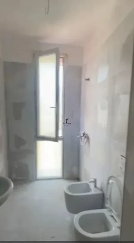 Shqiperi, jepet me qera zyre Kati 5, 148 m² 900 € (RRUGA E DIBRES)