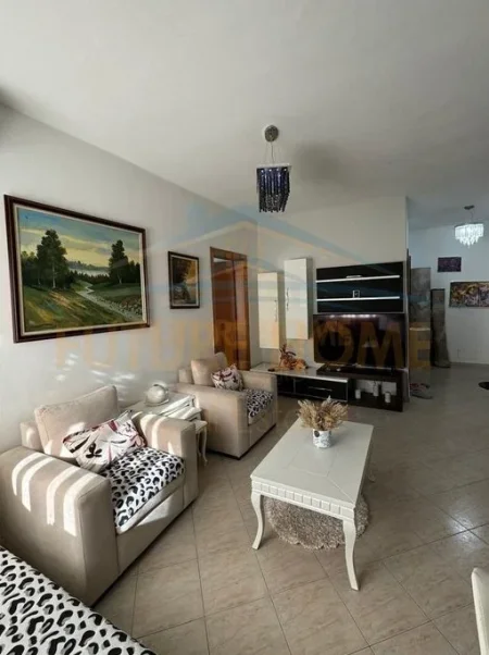 Tirane, jepet me qera apartament 1+1 , 71 m² 400 € (fresku)