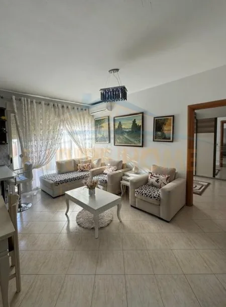 Tirane, jepet me qera apartament 1+1 , 71 m² 400 € (fresku)