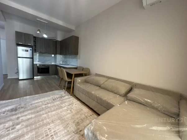 Tirane, jepet me qera apartament 1+1 Kati 3, 63 m² 600 € (21 dhjetori kompleksi magnet)
