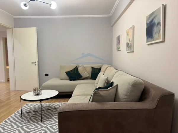 Tirane, shitet apartament 2+1+Ballkon Kati 2, 85 m² 270.000 € (Mine Peza)