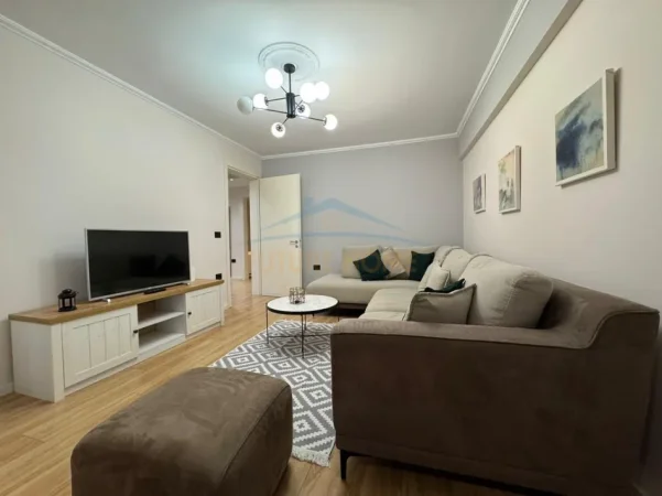 Tirane, shitet apartament 2+1+Ballkon Kati 2, 85 m² 270.000 € (Mine Peza)