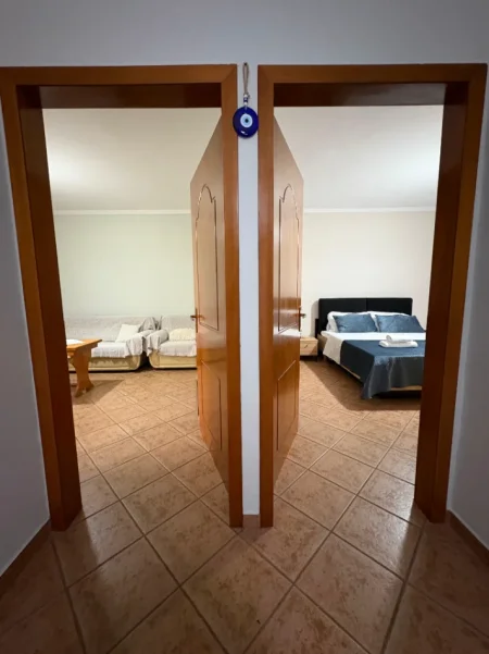 Tirane, jepet me qera apartament 1+1 Kati 2, 70 m² 500 € (Laprake)