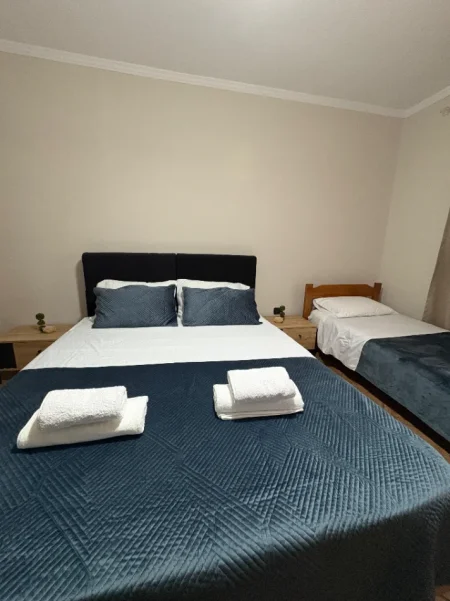 Tirane, jepet me qera apartament 1+1 Kati 2, 70 m² 500 € (Laprake)