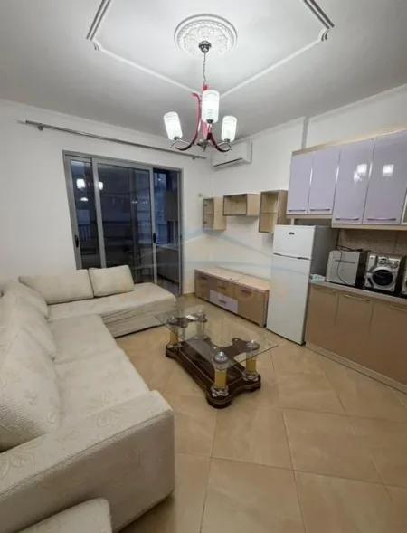 Tirane, jepet me qera apartament 1+1 Kati 3, 55 m² 400 € (Unaza e re)