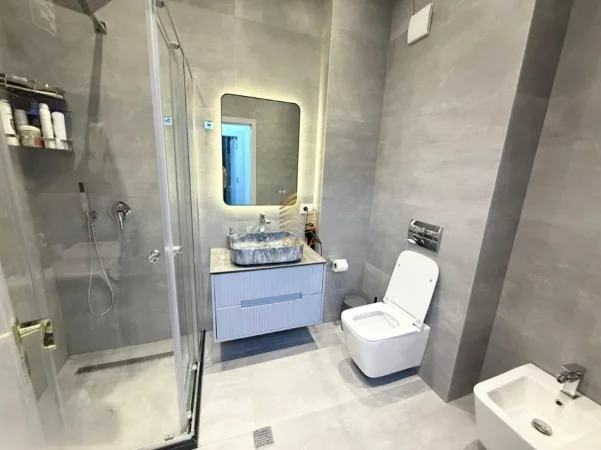 Tirane, jepet me qera apartament 2+1+Ballkon , 90 m² 550 € 