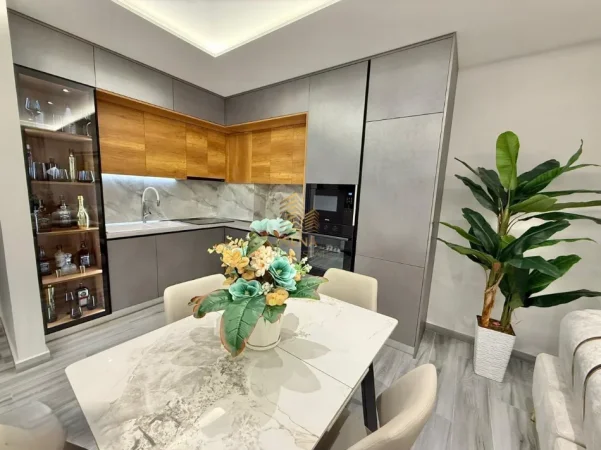 Tirane, jepet me qera apartament 2+1+Ballkon , 90 m² 550 € 