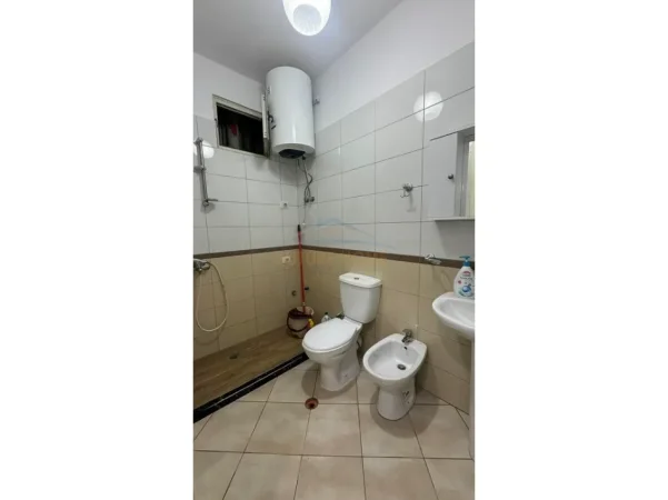 Tirane, jepet me qera apartament 2+1 Kati 5, 105 m² 550 € (Unaza e Re)