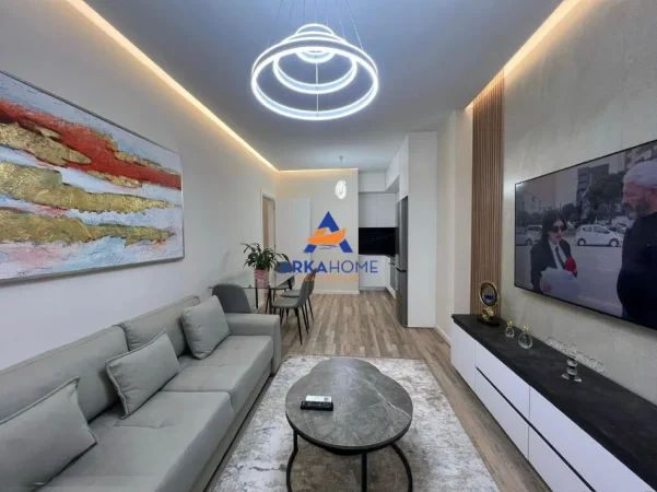 Tirane, jepet me qera apartament 1+1+Ballkon Kati 4, 70 m² 900 € 