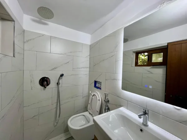 Tirane, jepet me qera garsonier 1+1 Kati 1, 18 m² 160 € (Rruga Mihal Grameno)