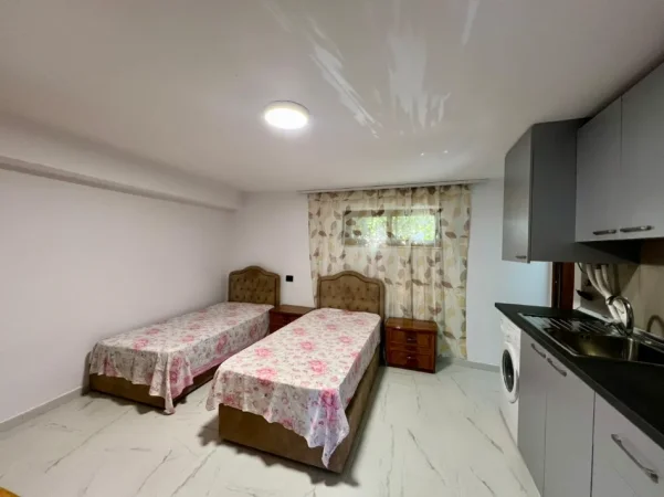 Tirane, jepet me qera garsonier 1+1 Kati 1, 18 m² 160 € (Rruga Mihal Grameno)