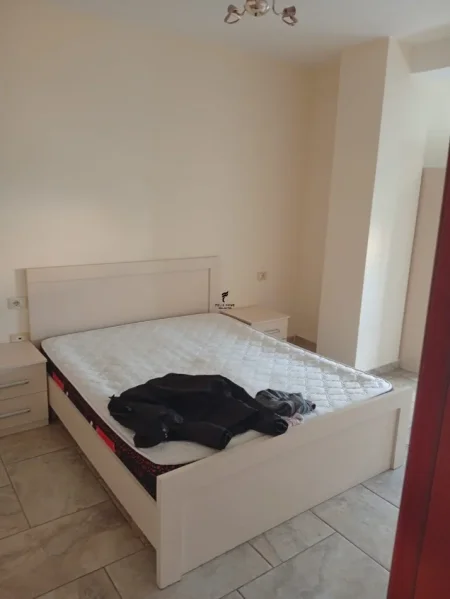 Tirane, jepet me qera apartament 1+1 Kati 4, 60 m² 380 € (YZBERISHT)