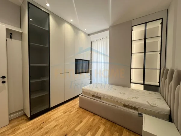 Tirane, shitet apartament 2+1+Ballkon Kati 9, 94 m² 310.000 € (Rruga Mine Peza)