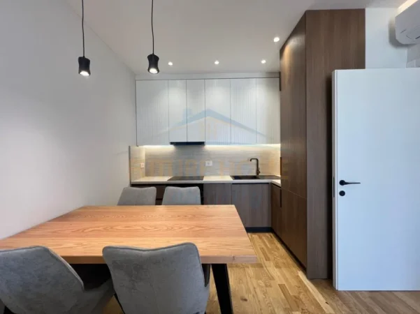 Tirane, shitet apartament 2+1+Ballkon Kati 9, 94 m² 310.000 € (Rruga Mine Peza)