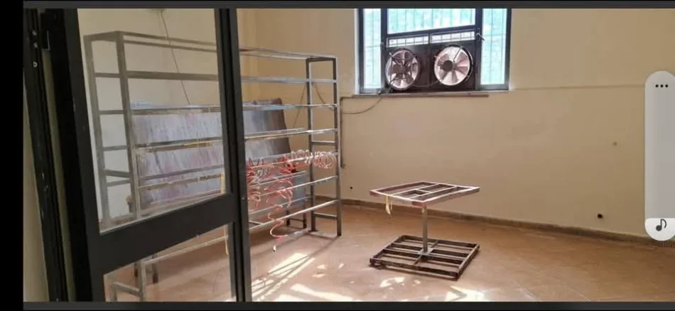 Tirane, shitet truall , 3.000 m² 570.000 € (rruga e arberit)