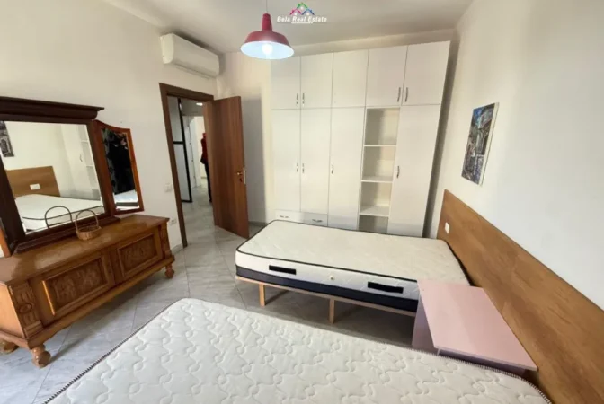 Tirane, jepet me qera apartament 1+1 Kati 4, 55 m² 520 € (Rruga e Elbasanit)