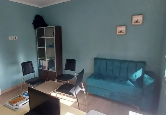 Tirane, shes Shesim disa mobilje zyre pak kohë të përdorura - TIRANË. 270 €