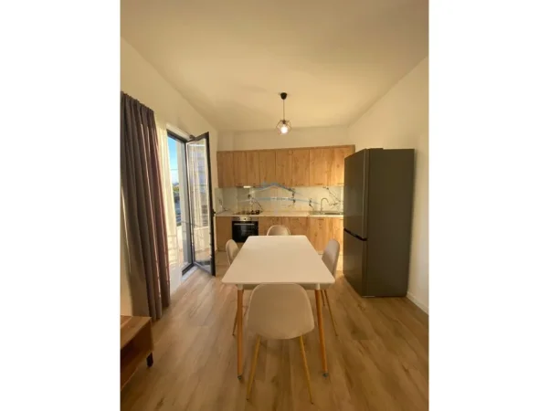 Tirane, jepet me qera apartament 2+1 Kati 2, 85 m² 460 € (Babrru,)