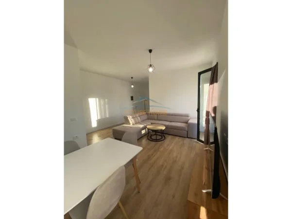 Tirane, jepet me qera apartament 2+1 Kati 2, 85 m² 460 € (Babrru,)