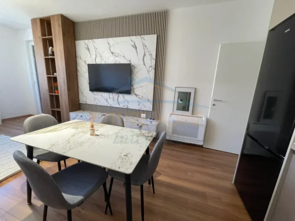 Tirane, jepet me qera apartament 1+1+Ballkon Kati 3, 70 m² 700 € (Rruga e Elbasanit)