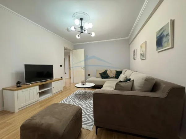 Tirane, jepet me qera apartament 2+1 Kati 2, 85 m² 800 € (Rruga Mine Peza)
