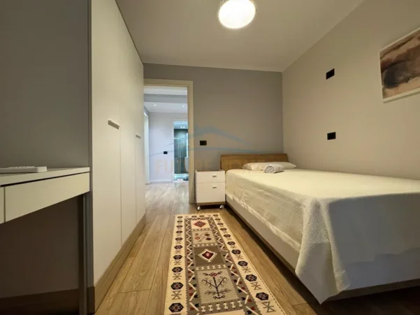 Tirane, jepet me qera apartament 2+1 Kati 2, 85 m² 800 € (Rruga Mine Peza)