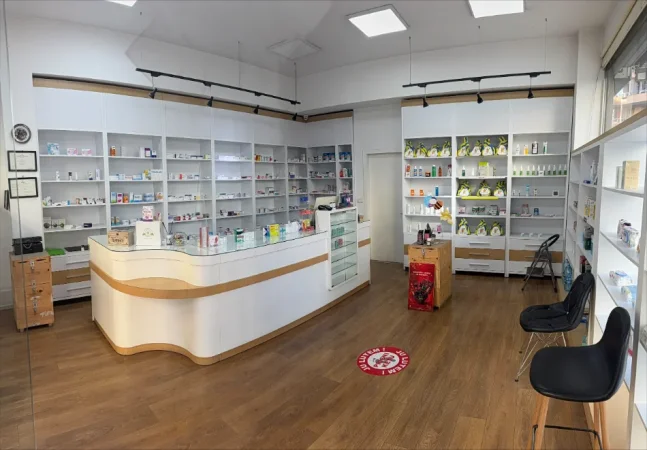 Tirane, shes RAFTE FARMACIE 1.500 €