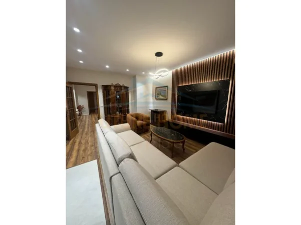 Tirane, shitet apartament 2+1 Kati 4, 102 m² 250.000 € (Rruga Mine Peza)