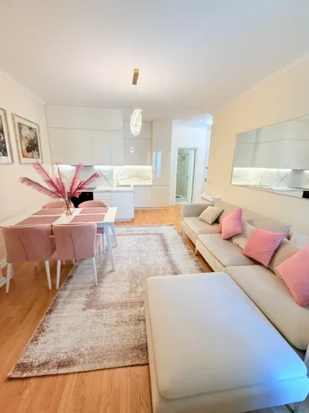 Tirane, jepet me qera apartament 2+1 , 90 m² 1.200 € (rruga e Kosovareve)