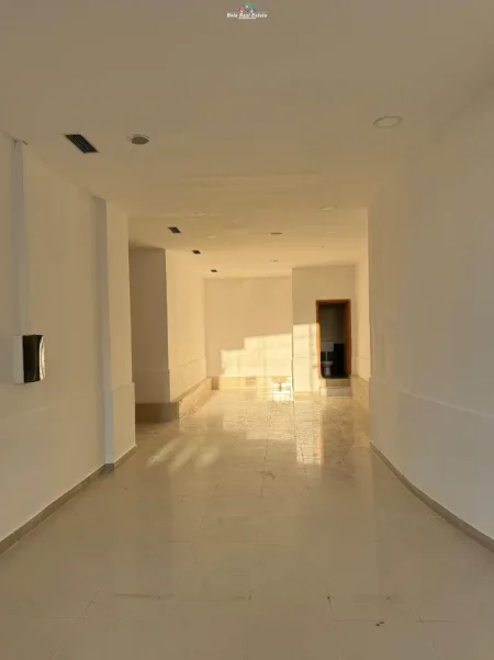 Tirane, jepet me qera dyqan Kati -1, 103 m² 820 € (rruga budi)
