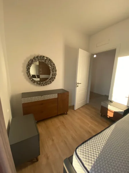 Tirane, jepet me qera Vile 2+1 Kati 2, 85 m² 480 € (Rruga Halit Haxhija)