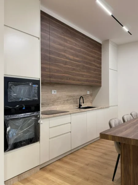 Tirane, jap me qera apartament 2+1 , 120 m² 2.000 € (Liqeni i Thatë)