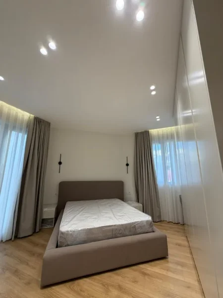 Tirane, jap me qera apartament 2+1 , 120 m² 2.000 € (Liqeni i Thatë)