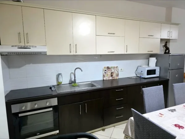 Tirane, jepet me qera apartament 1+1 Kati 7, 62 m² 420 € (Bulevardi Migjeni)