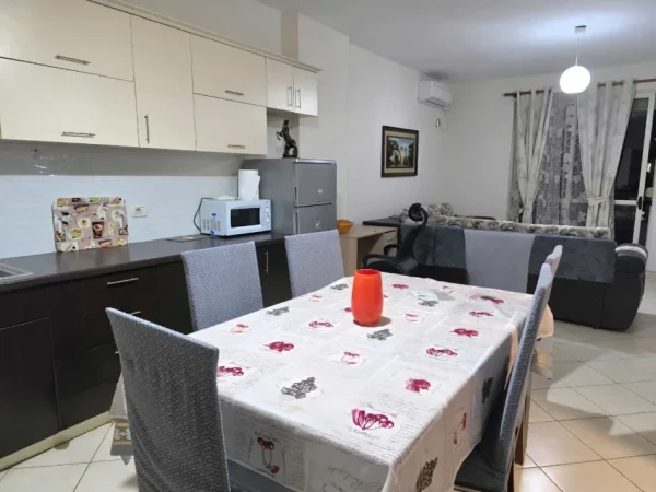 Tirane, jepet me qera apartament 1+1 Kati 7, 62 m² 420 € (Bulevardi Migjeni)