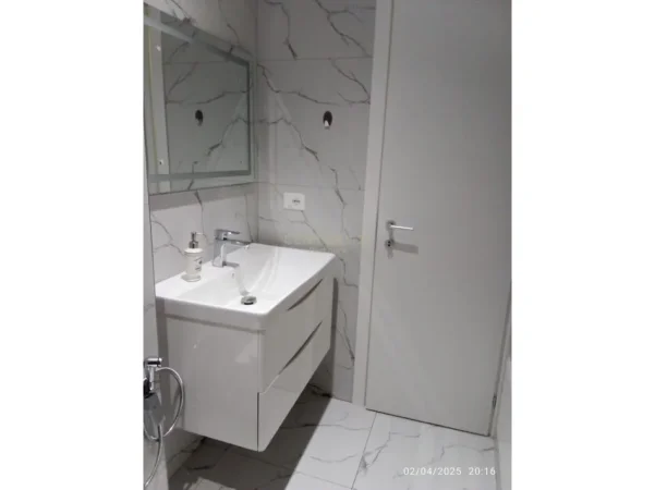 Tirane, jepet me qera apartament 1+1 Kati 3, 500 € 