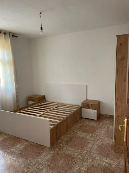 Tirane, jepet me qera shtepi 1+1+Ballkon Kati 1, 70 m² 350 € (rruga feti gjilani, misto mame,sa kalon spitalin amerikan 3)
