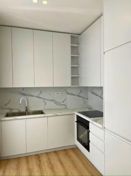 Tirane, jepet me qera apartament 1+1 , 76 m² 1.150 € (Liqeni i Thatë)