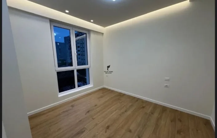 Tirane, jepet me qera zyre Kati 2, 58 m² 1.000 € (KOMUNA E PARISIT)