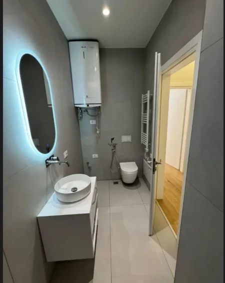 Tirane, jepet me qera zyre Kati 2, 58 m² 1.000 € (KOMUNA E PARISIT)