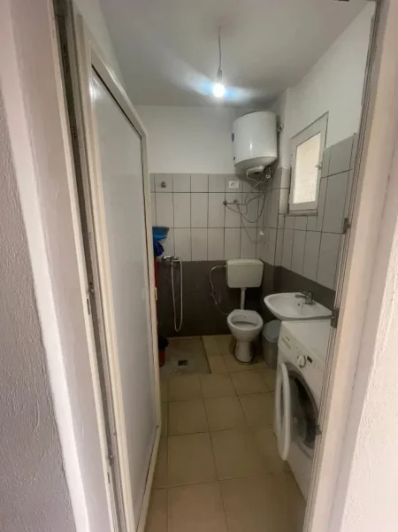 Tirane, jepet me qera Vile 1+1 Kati 1, 60 m² 320 € (Rruga Babë Rexha, Globe, Tiranë)