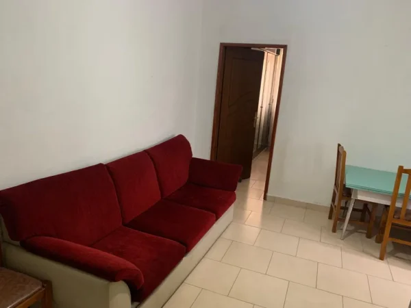 Durres, jepet me qera shtepi 1+1 Kati 1, 60 m² 220 € 