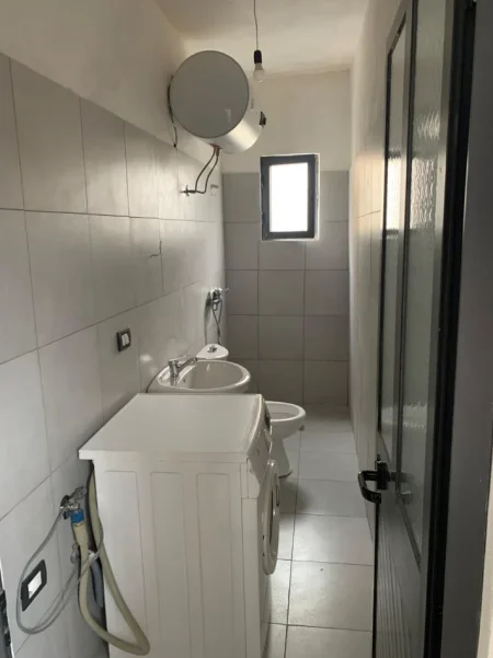 Durres, jepet me qera shtepi 1+1 Kati 1, 60 m² 220 € 