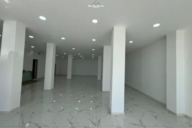 Tirane, jepet me qera dyqan Kati 0, 140 m² 1.050 € (kamez)