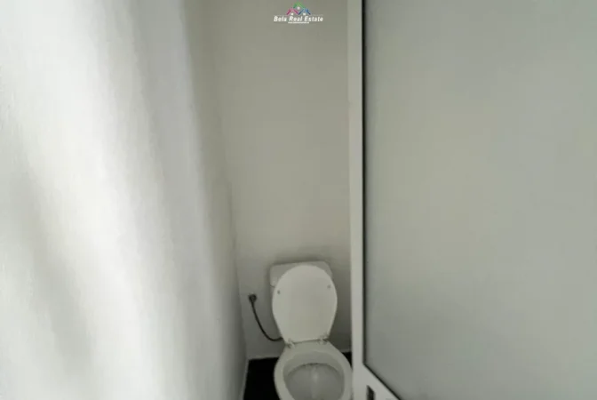 Tirane, jepet me qera dyqan Kati 0, 140 m² 1.050 € (kamez)