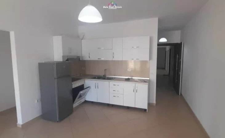 Tirane, jepet me qera apartament 1+1+Ballkon Kati 4, 73 m² 470 € (fusha e aviacionit)