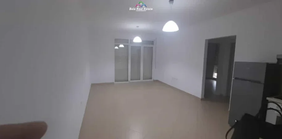 Tirane, jepet me qera apartament 1+1+Ballkon Kati 4, 73 m² 470 € (fusha e aviacionit)